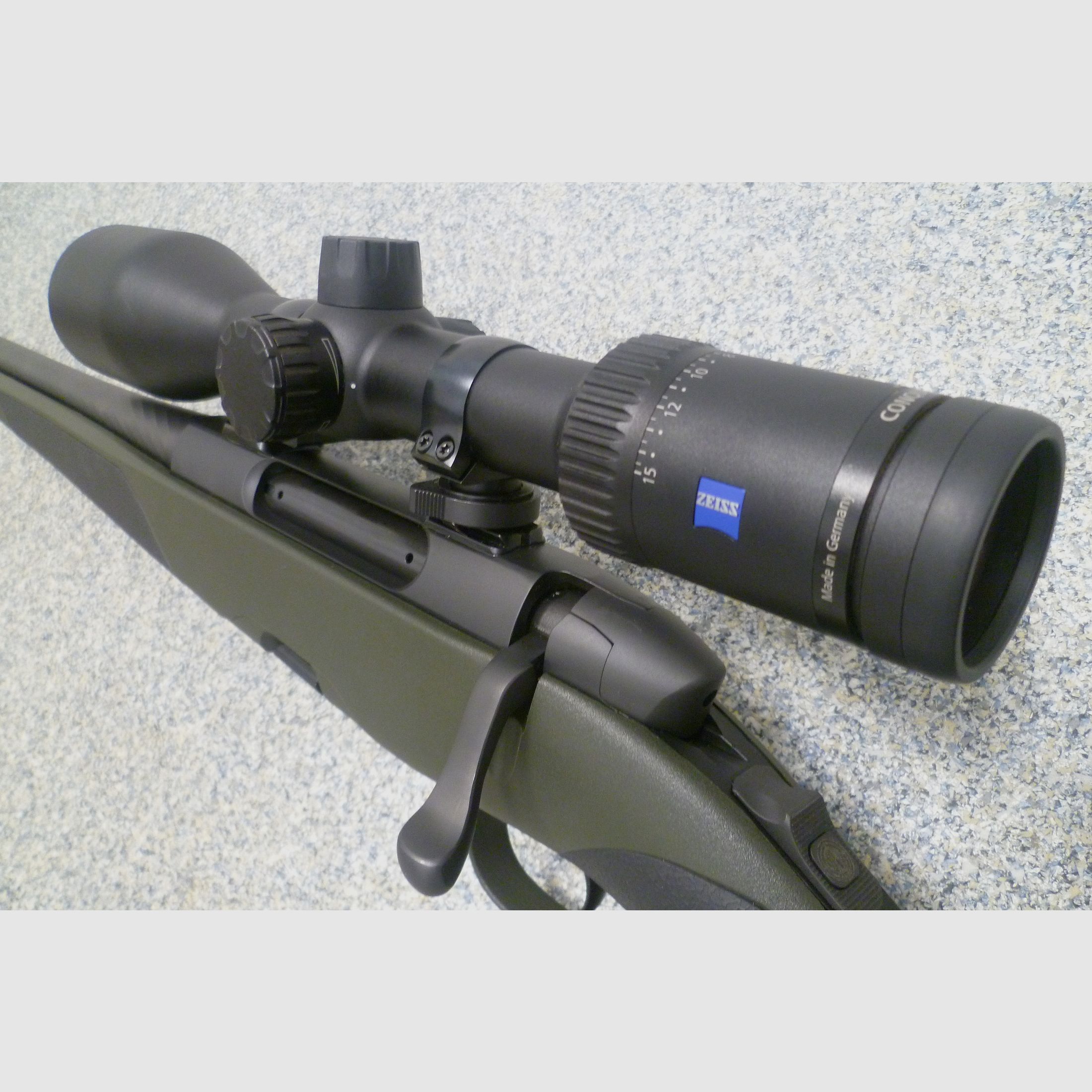 Rifle repetidora Steyr SM 12 .30-06 Spring. Sistema de enlace Zeiss Conquest V6 y SD