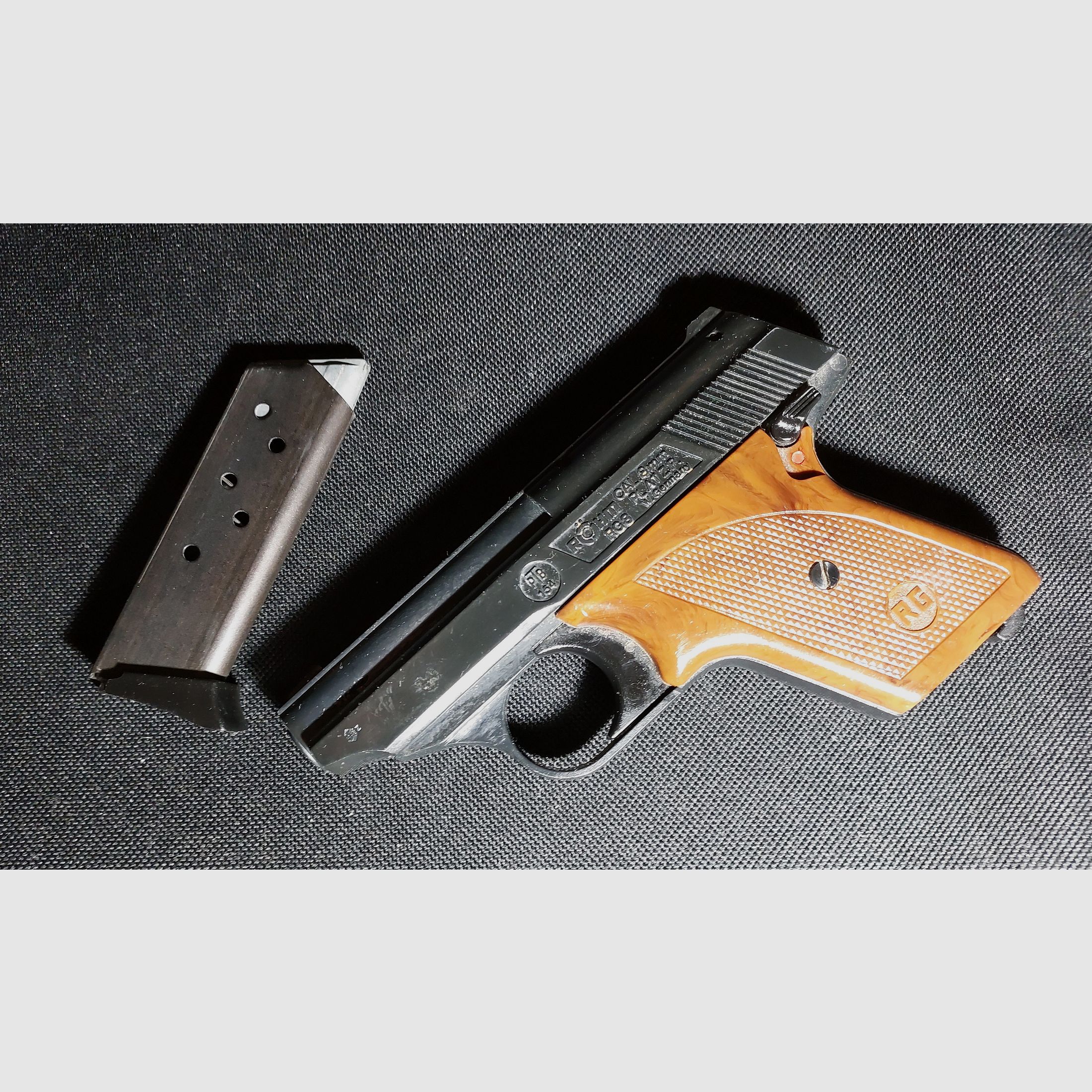 Röhm RG8 (RG 8) Schreckschuss Pistole Kal. 8mm (PTB 412)