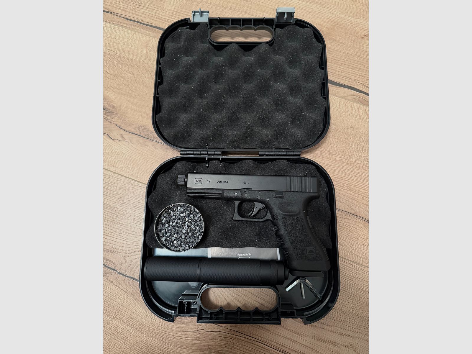 Glock 17 mit Laufgewinde Co2-Pistole Kaliber 4,5 mm Stahl BB / Diabolo Blowback