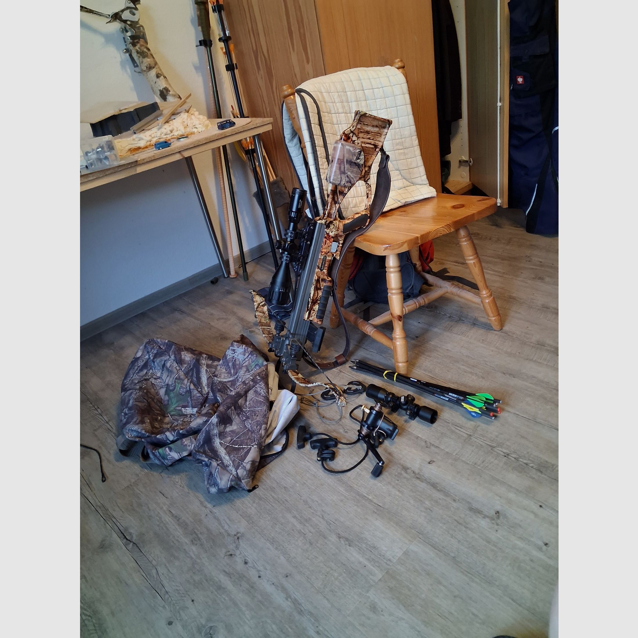 Recurve Jagdarmbrust Excalibur Matrix 330, 220 lbs mit viel Zubehör