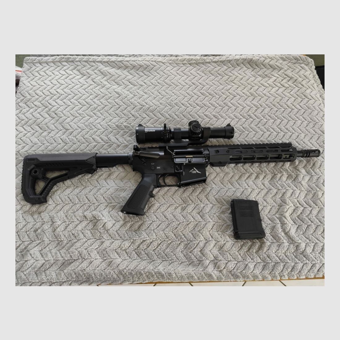 ALPEN ARMS STG15C, cal. .223 Rem, AR15-style, 10.5" barrel semi-automatic rifle in AR15 style with short 10.5" barrel incl. ZF Firefield Rapidstrike 1-6x24