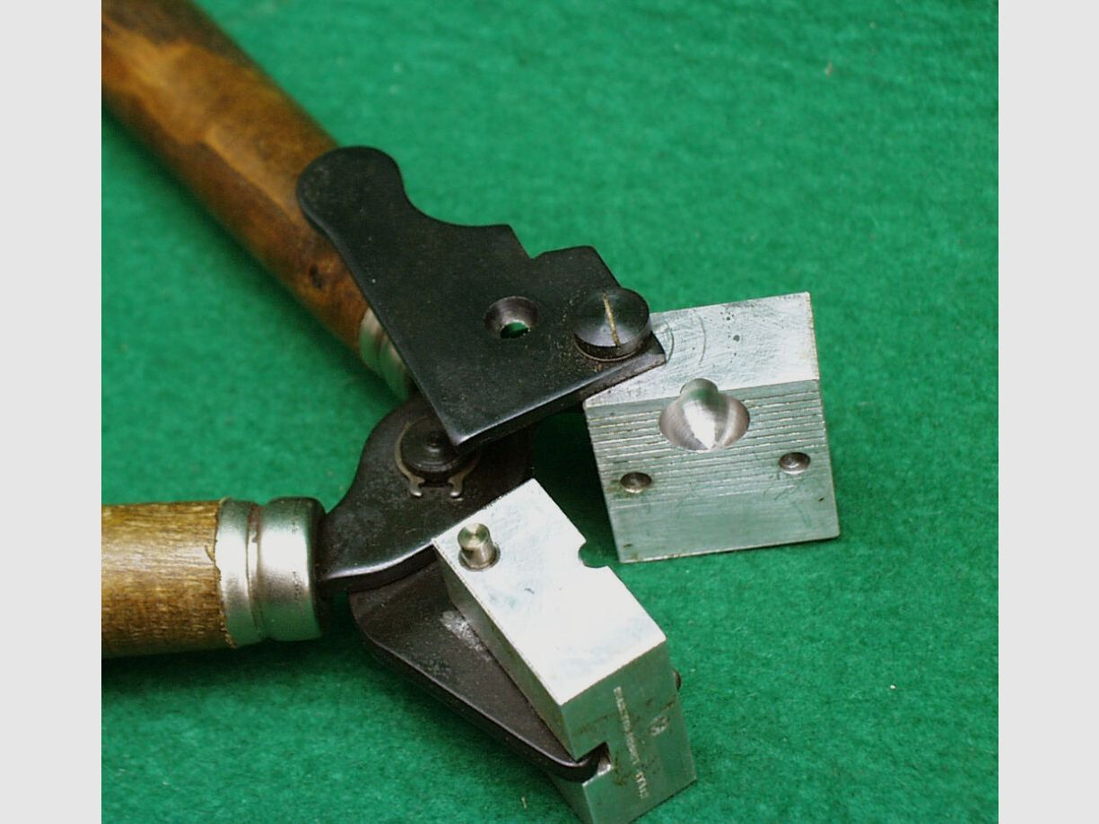 Palmetto casting mold with grip tongs .451 RK