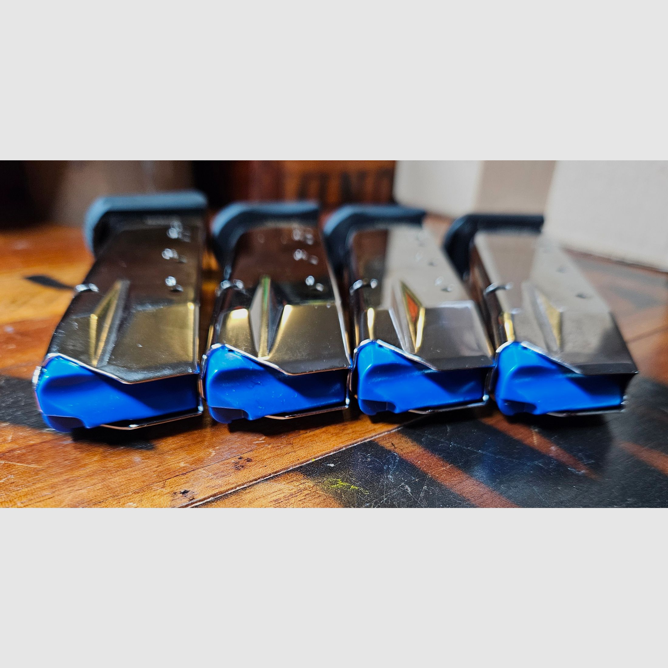 4 pistol magazines 9mm Luger