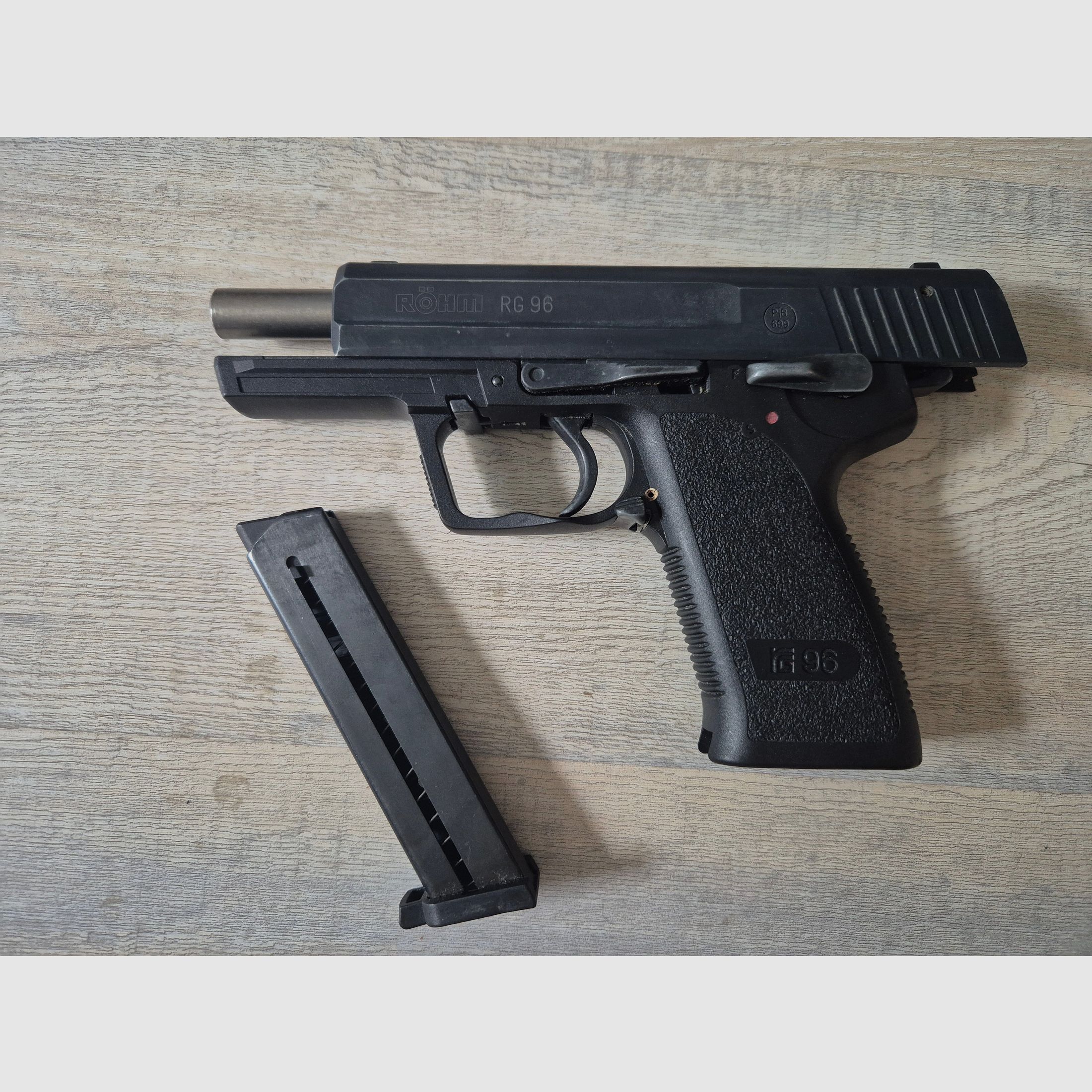 Röhm RG 96 pistolet alarmowy brüniert