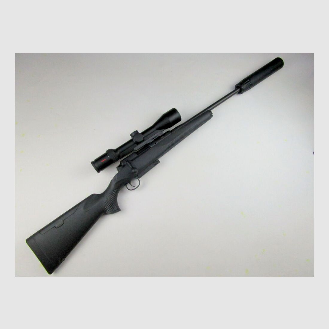 Mauser 25 Extreme z lunetą i tłumikiem dźwięku