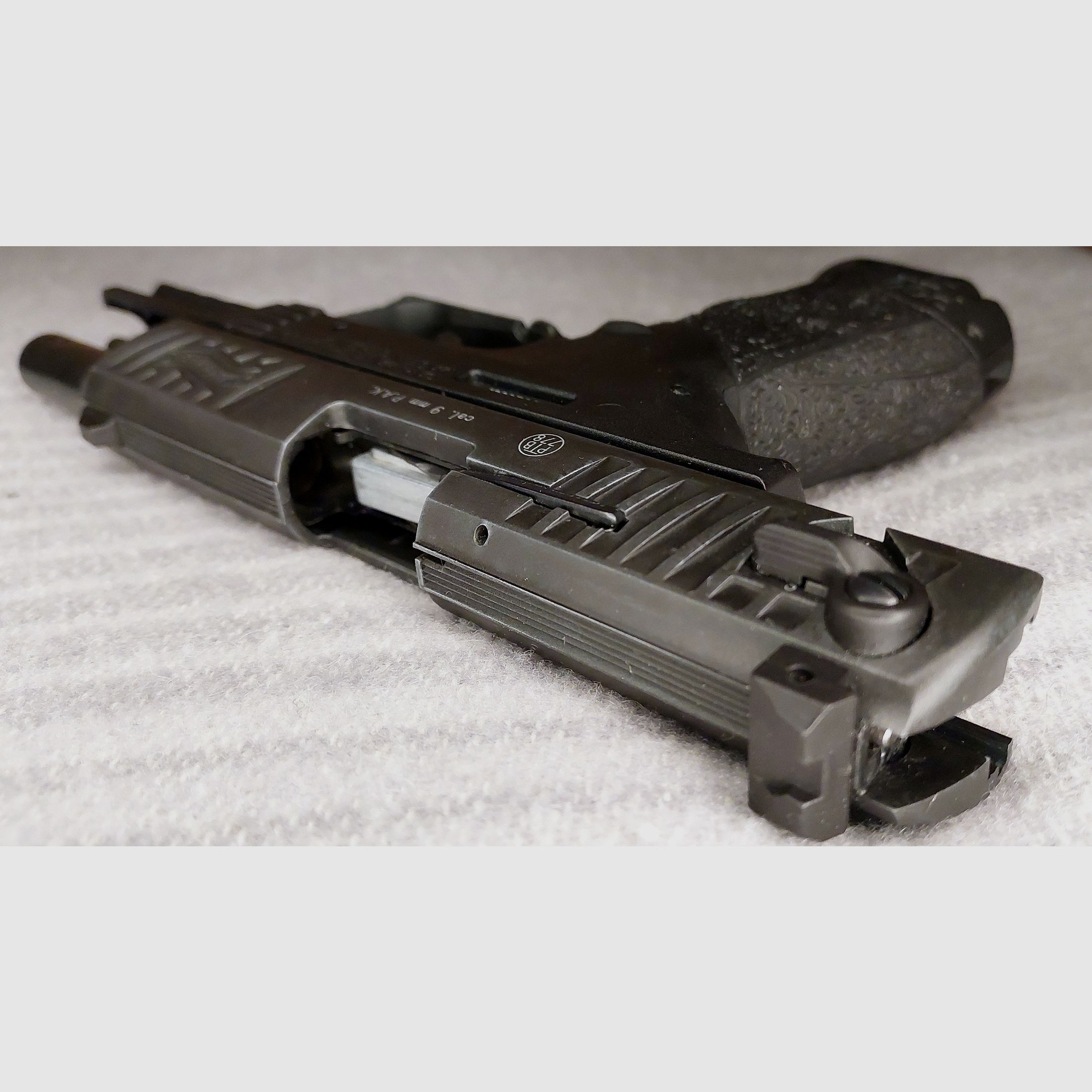 Walther P22Q blank firing pistol 9mm P.A.K. black (PTB 778) [P 22 Q] 2 magazines