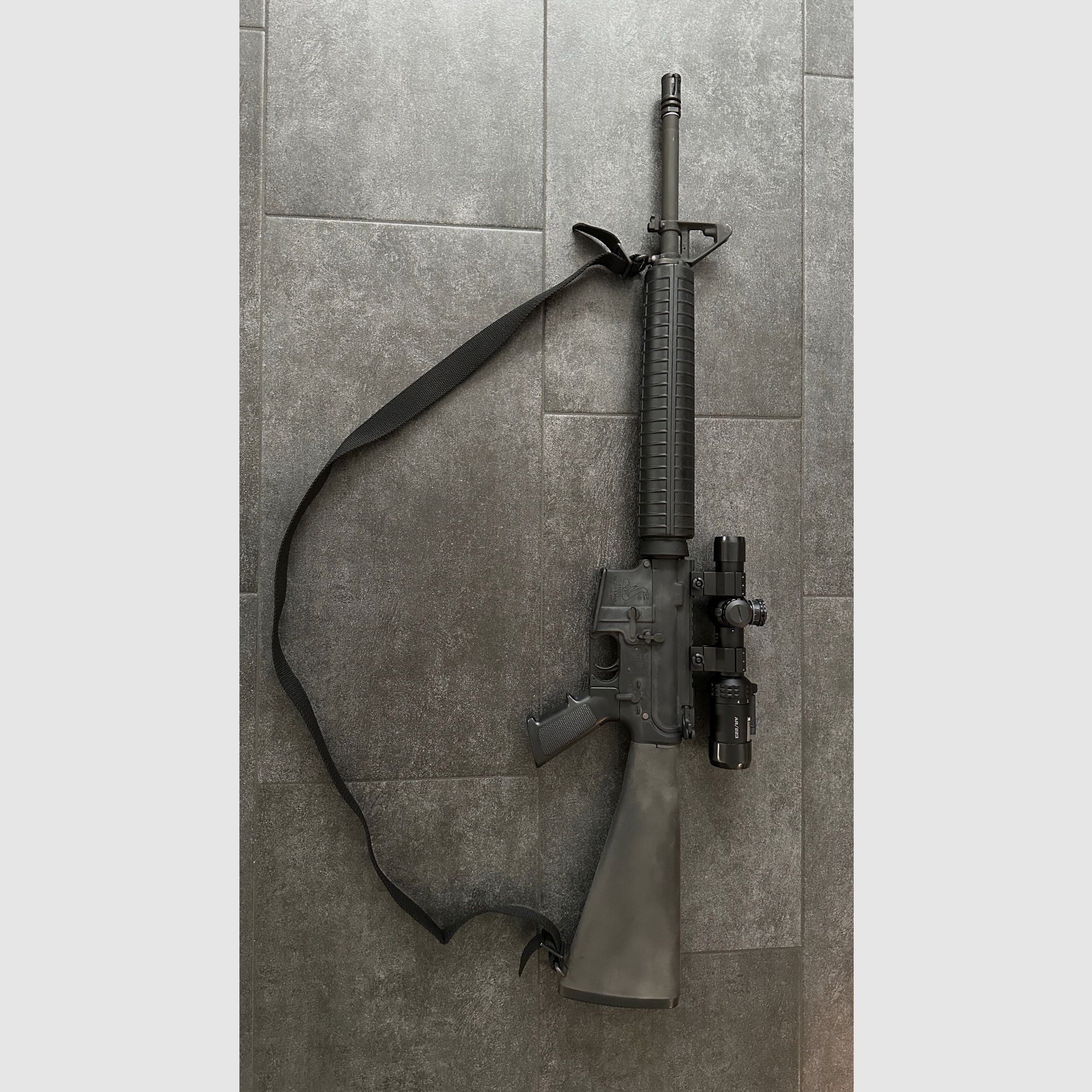 AR15 Bushmaster Cal. 223-5.56mm plus Optik Bushnell AR/223