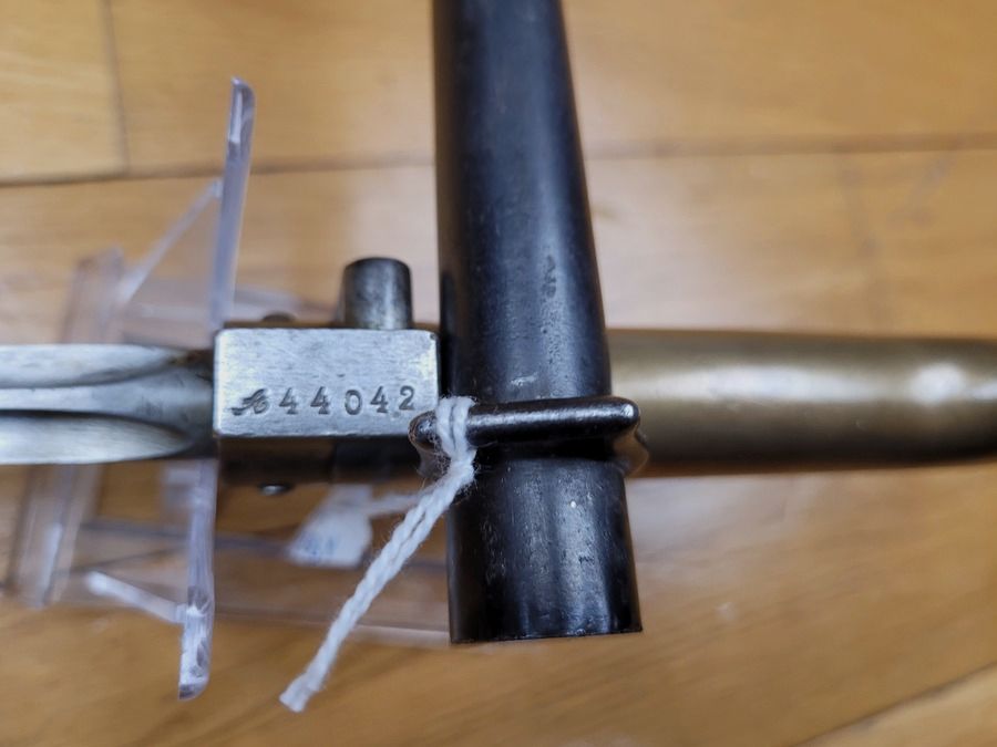 Schöne Bajonett LEBEL 1886/93/15 – Griff aus Messing – Waffe und Futteral in TBE und mit derselben Nummer, Bild 10 von 12