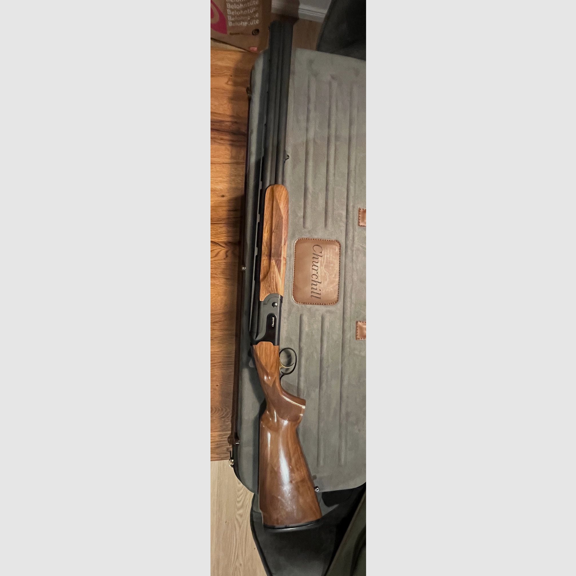 Akkar Churchill 206E Schwarz II