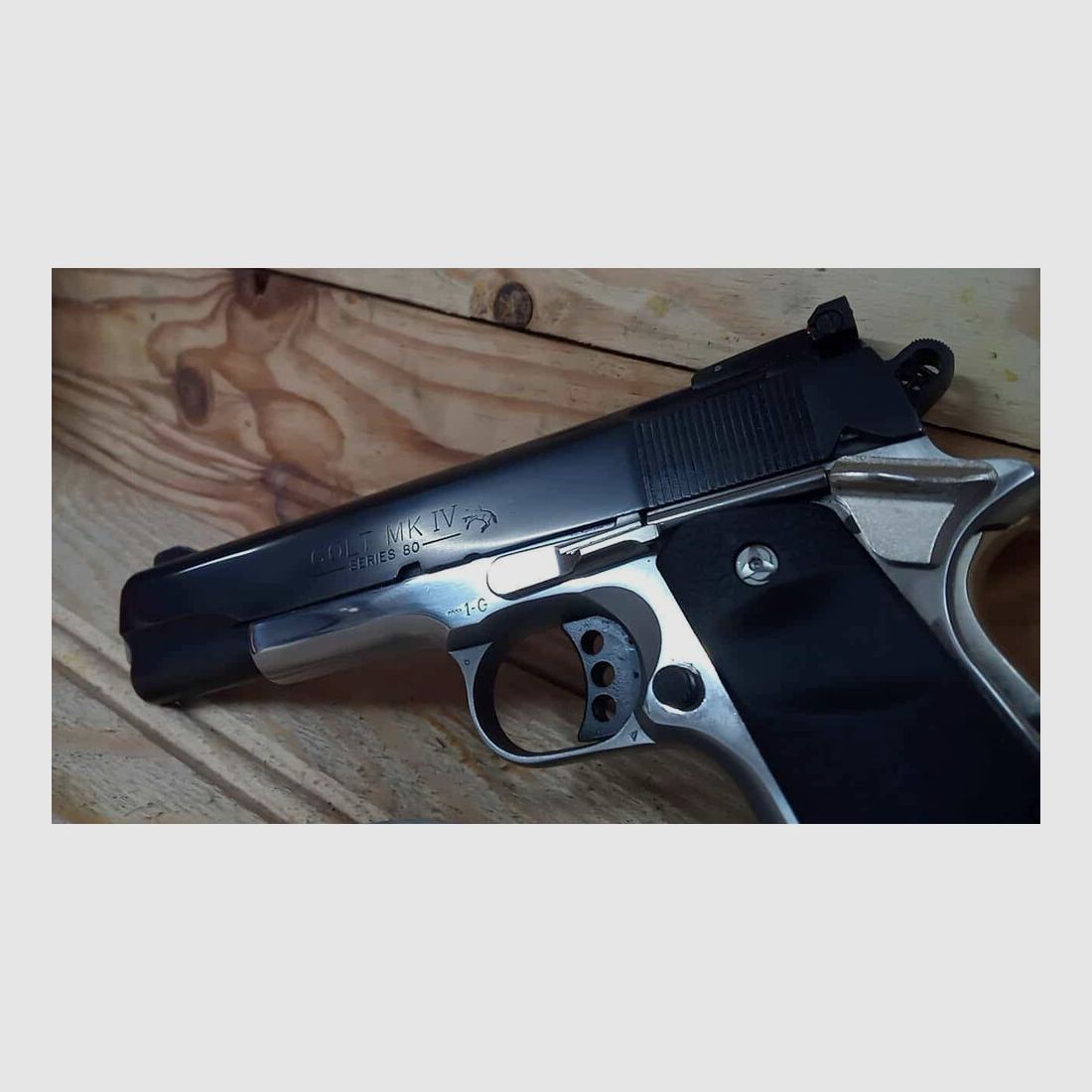 ATELIER // BRONZIEREN DER PISTOLENKOLBEN, Bild 2 von 4