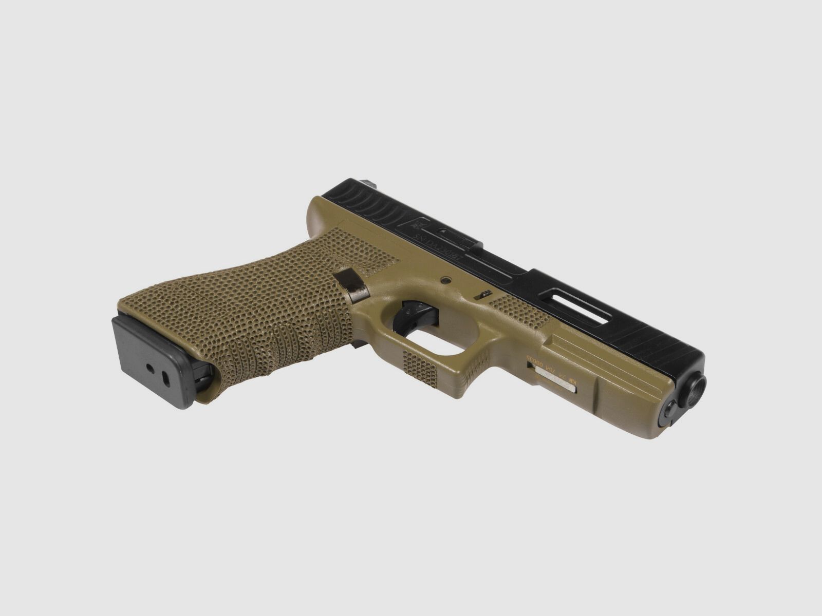P01 GBB Airsoft Pistool met Grip Stippling in Olijf | Delta Armory