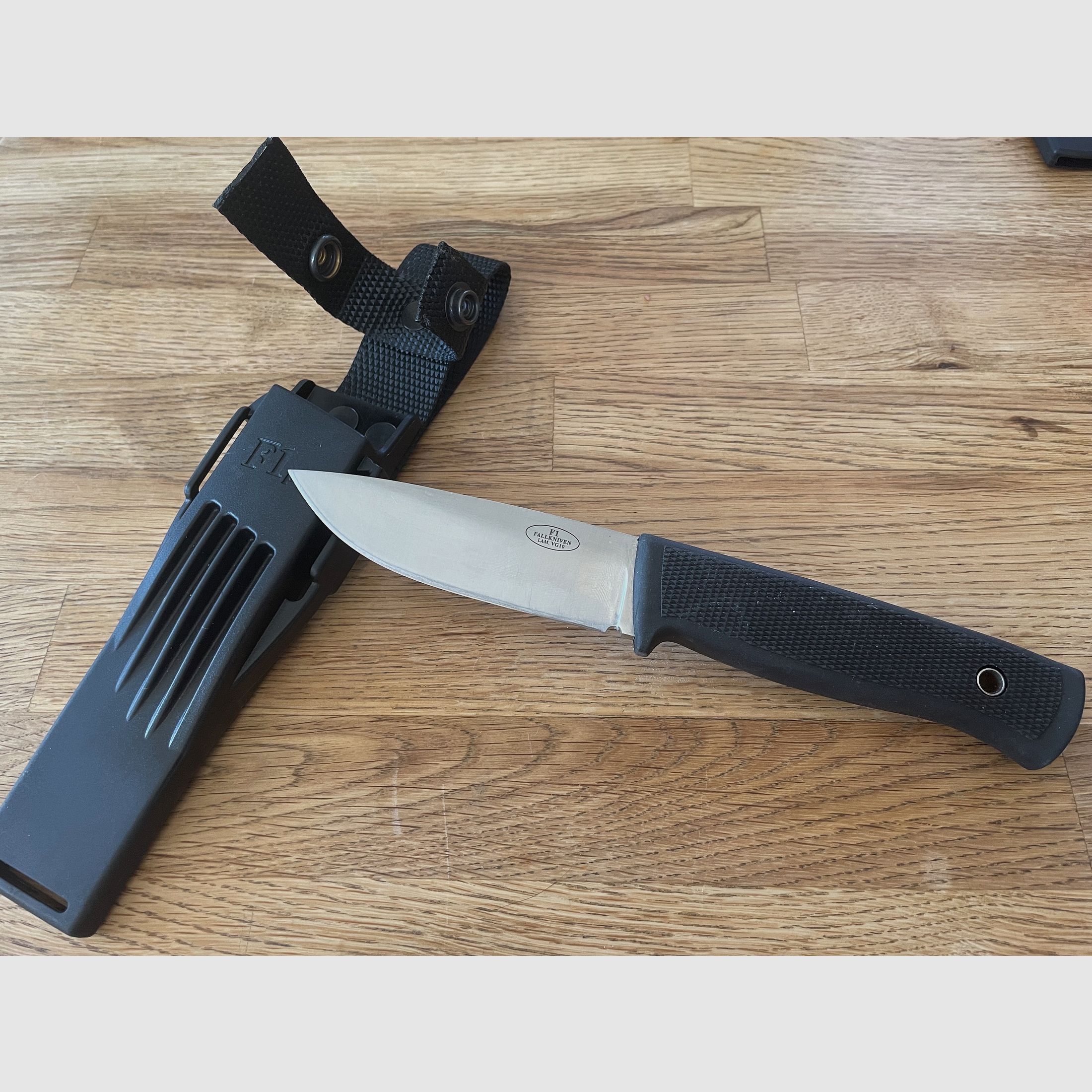 Fällkniven F 1 knife