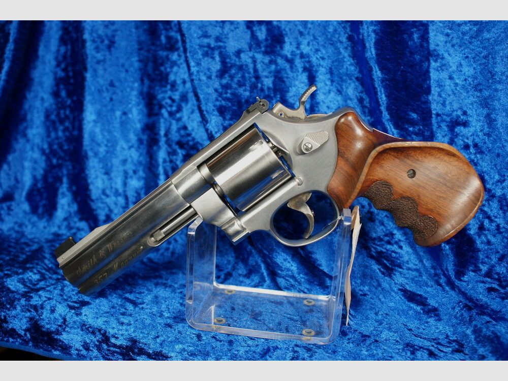 Smith & Wesson	 627/5'' Target Champion