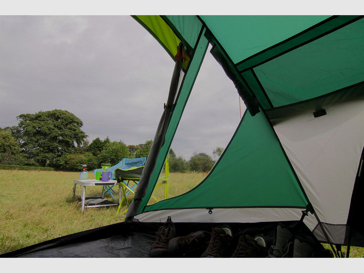 Coleman Kobuk BlackOut Plus 4