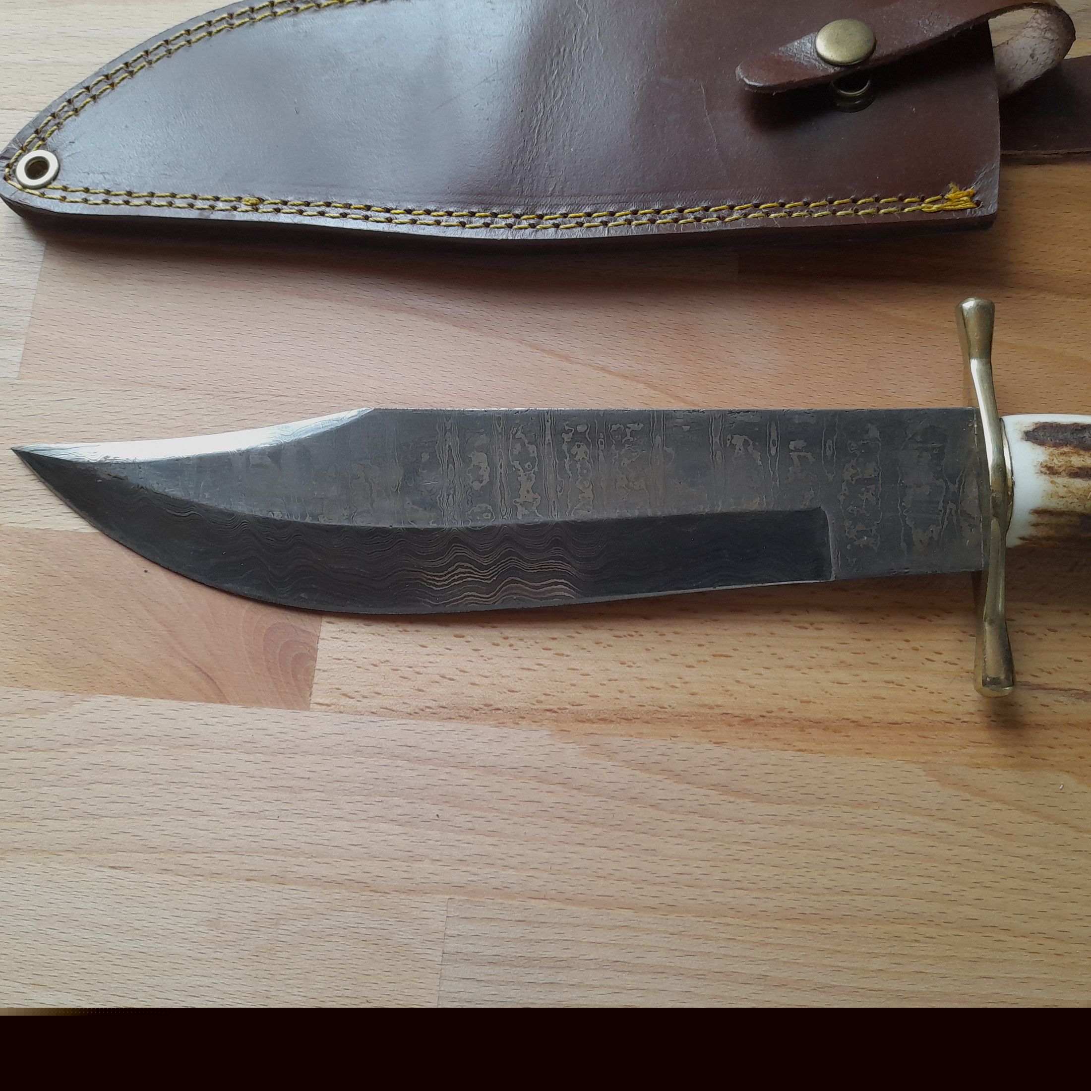 Damast Hirschfänger mit Lederscheide und Hirschhorngriff      