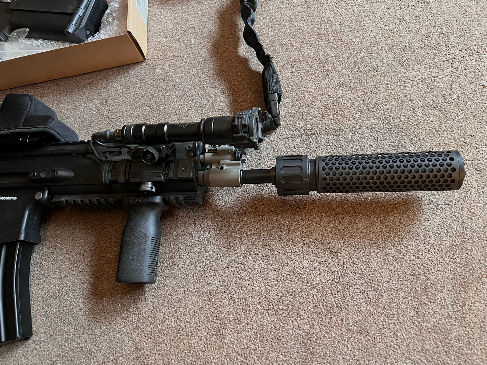 WE Scar L MK 16 in black with a lot of accessories GBB Open Bolt 6mm BB Airsoft