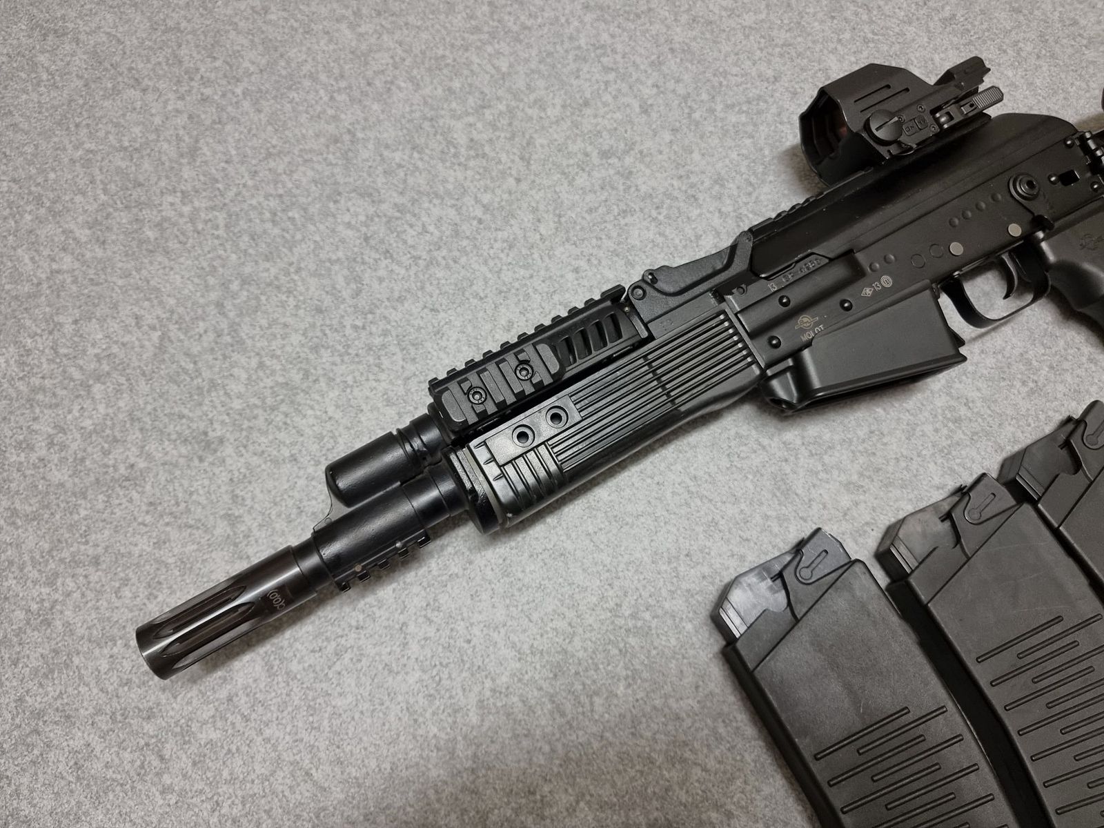 Molot Vepr 12-E Politie - kal. 12/76 - compacte zelfladende shotgun in Kalashnikov-stijl met insteekmagazijnen
