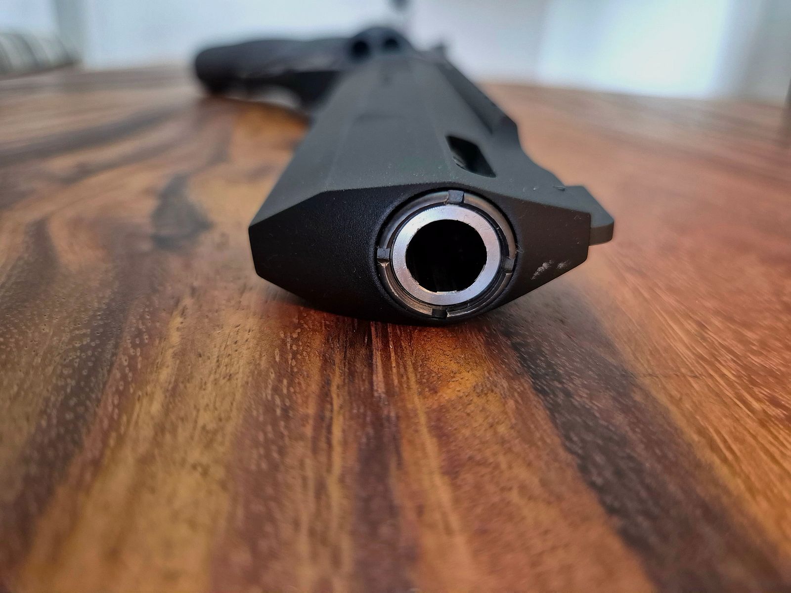 Taurus Raging Hunter 8 3/8" .44 Mag. inclusief 3x HKS Speedloader – Als nieuw staat