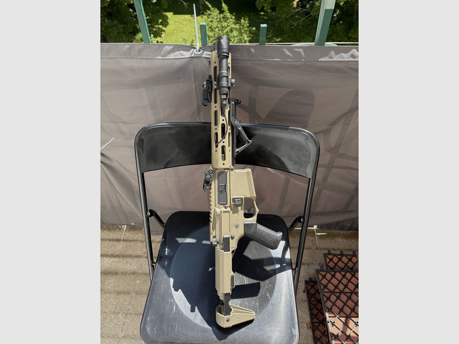 Amoeba M4 ARES S-AEG w tym 5 magazynów Mid Cap i 2 magazynów High Cap