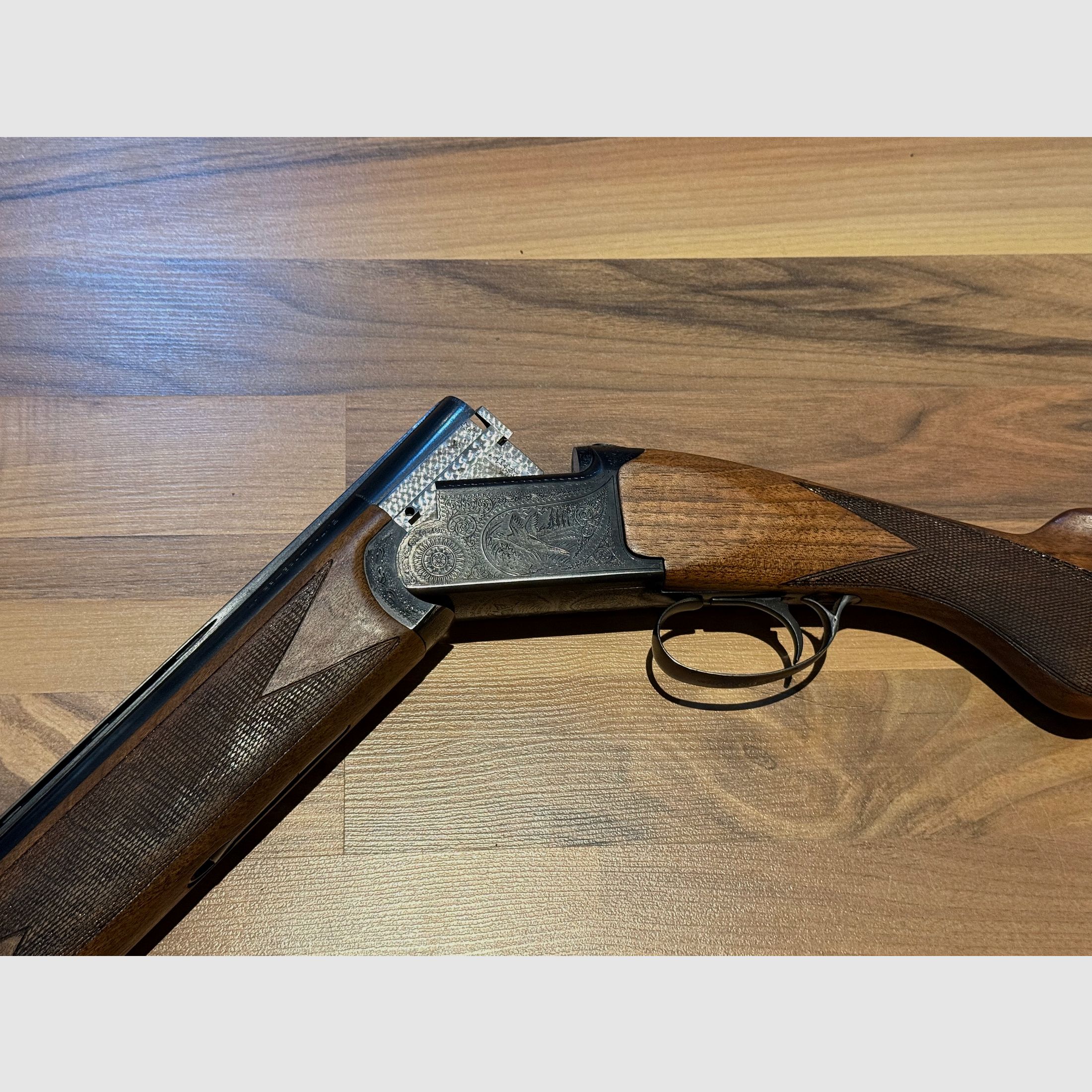 Lames Bockdoppelflinte im Kaliber 12/70 Einabzug mit Umschalter / Schwarze Basküle mit Gravuren / TOP!