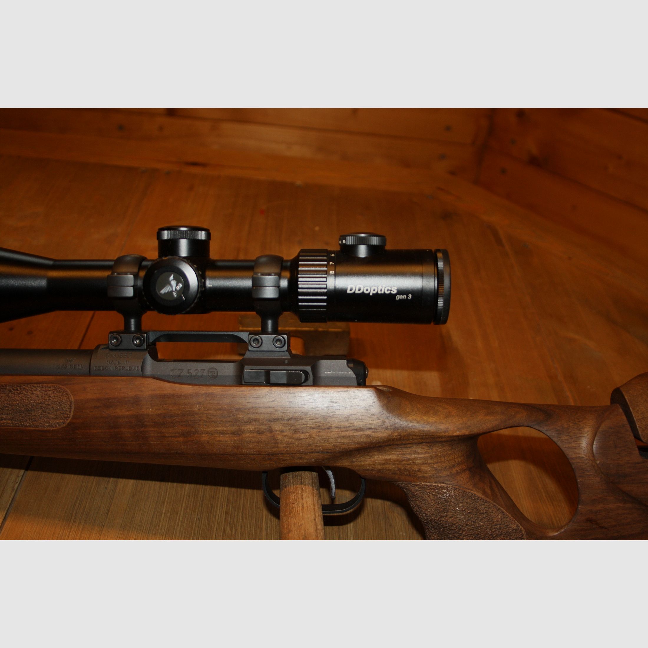 CZ 527 Varmint .223 Rem.  mit Nussbaum Lochschaft