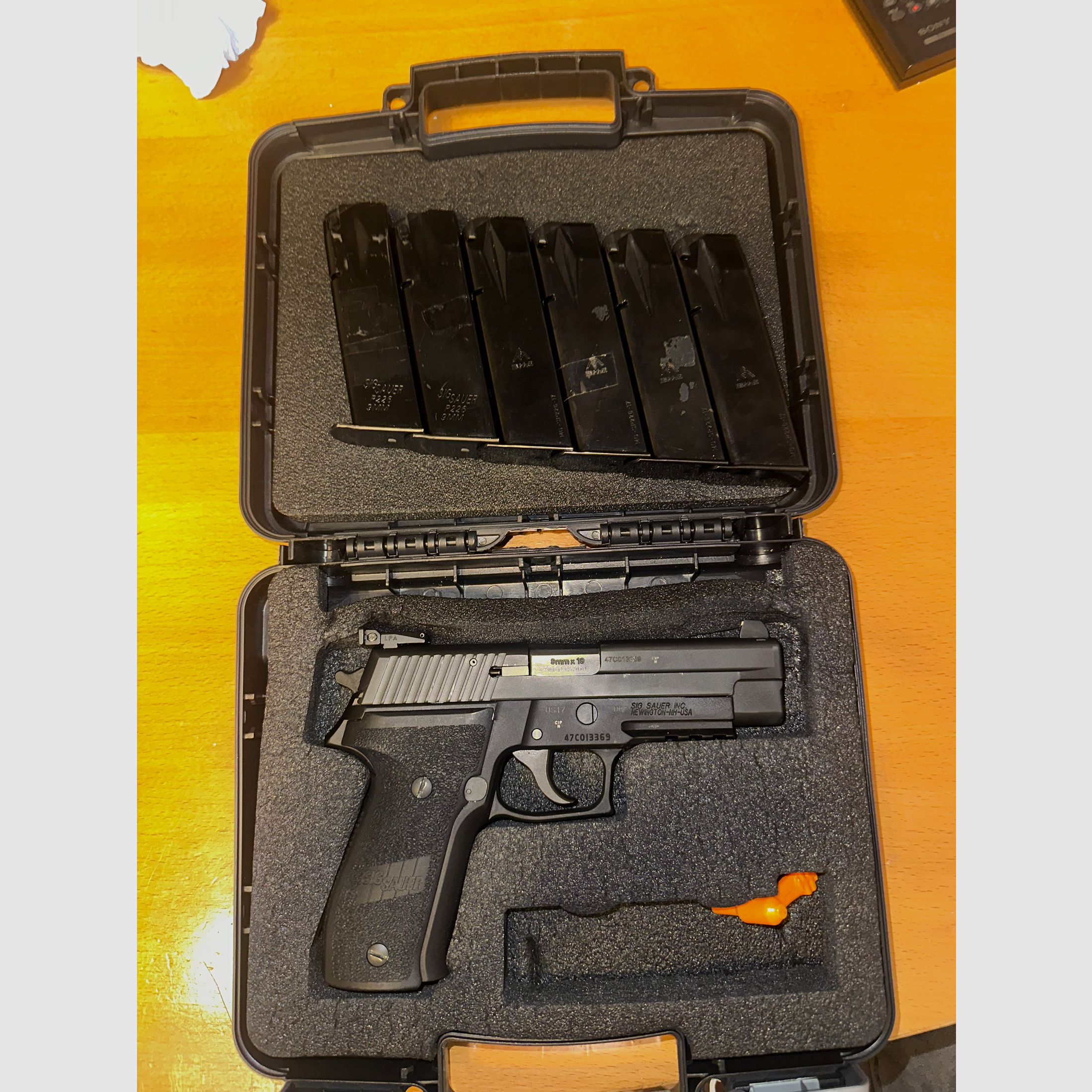  SIG Sauer Ha.Pistol 9mmLuger SIG Sauer P226 US Navy-SEALS (9mmPara/9x19) and HOLSTER