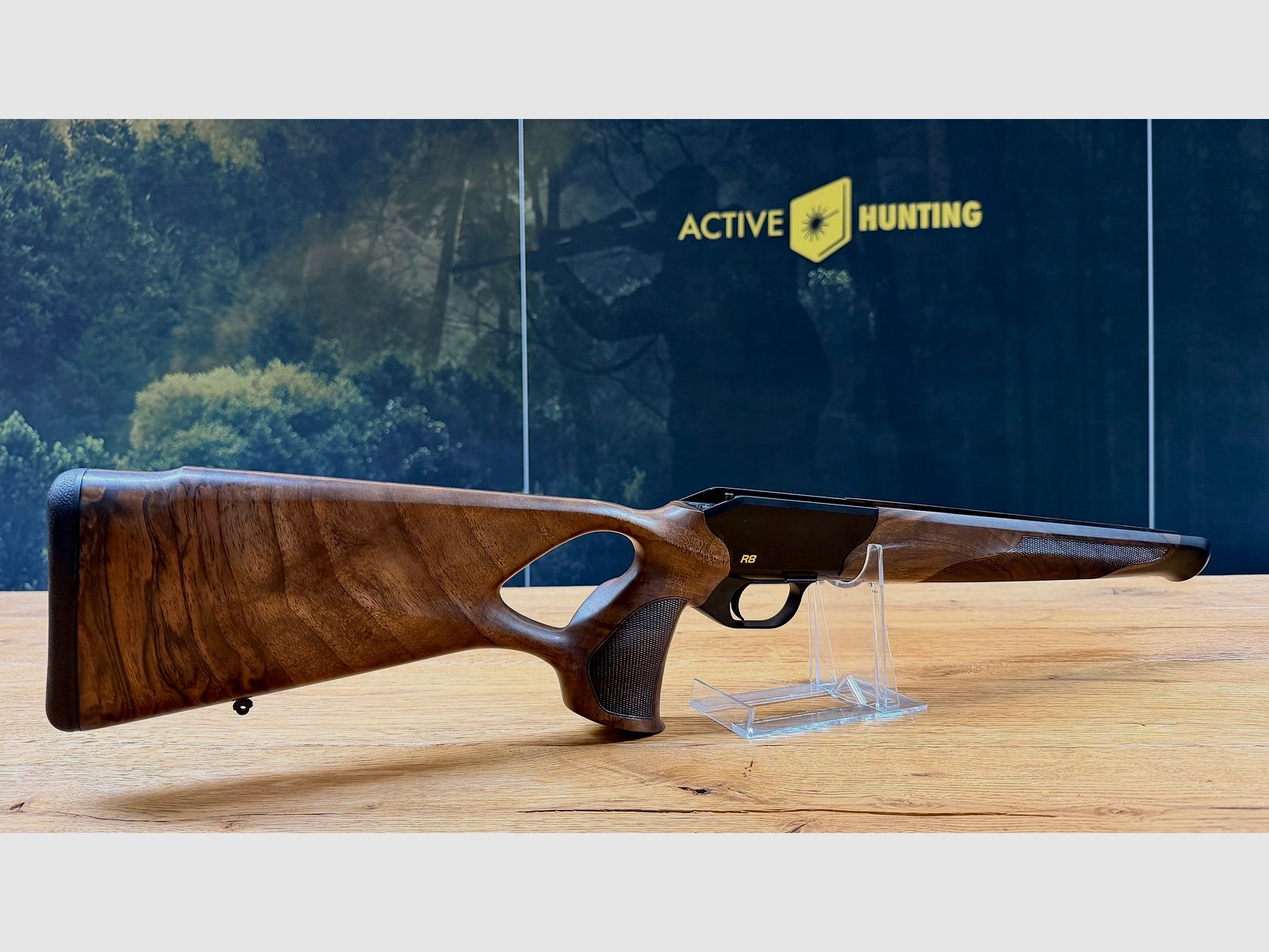 Blaser R8 Success Schäftung / Holzklasse 4 / R8 Logo in Gelb / top Holz absolute Gelegenheit