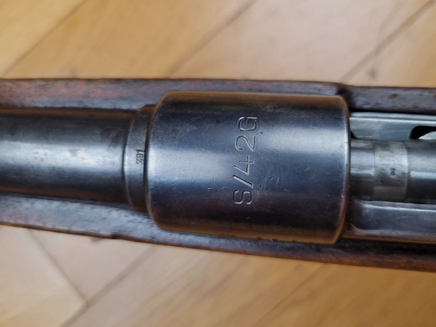 Sehr schöne K98 Büchse aus der frühen Zeit des Dritten Reichs – Code S42/G, hergestellt von Mauser – nicht monomatrikuliert – Waffe von April 1935 – hervorragender mechanischer Zustand – Lauf in Top-Zustand – Sehr schöne, seltene Waffe in ausgezeichnetem Zustand, Bild 1 von 35