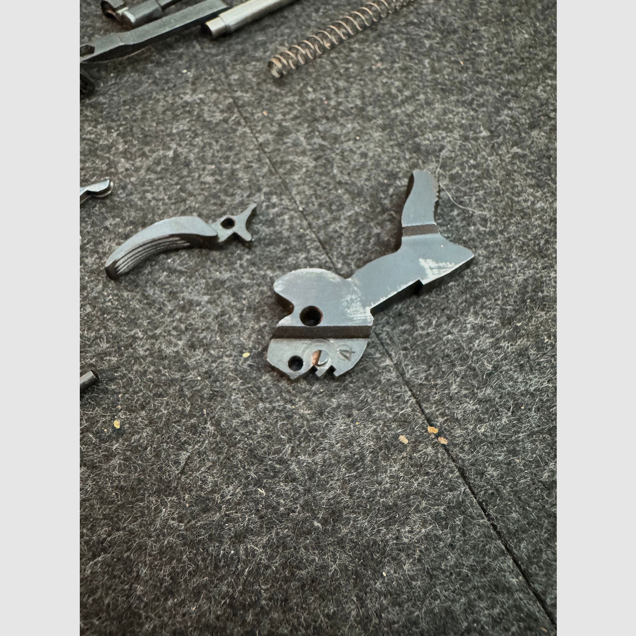 Juego de piezas de repuesto para RECK R20 (revólver, cal. 4mm M20) — todas las piezas, tornillos, muelles, martillo y empuñaduras disponibles para la venta — juego completo