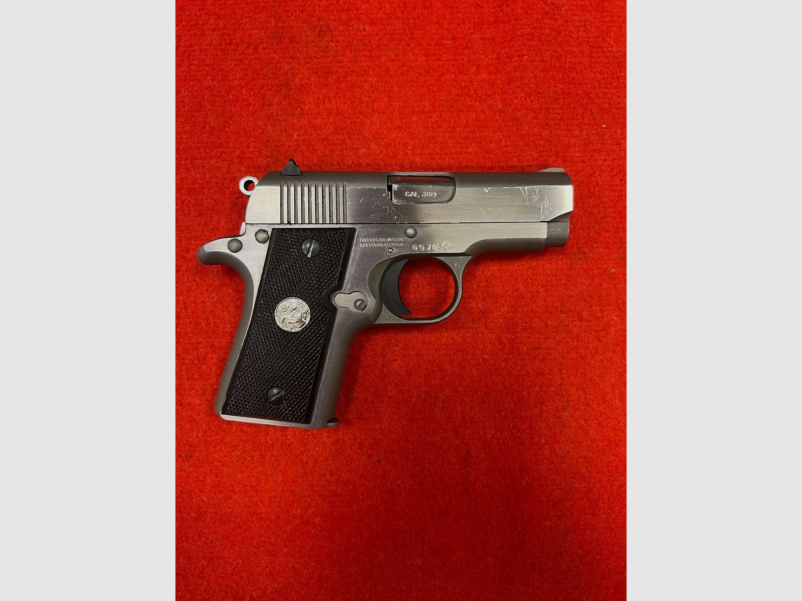 Colt Modèle Mustang Plus II Calibre 9x17mm, image 2 sur 4