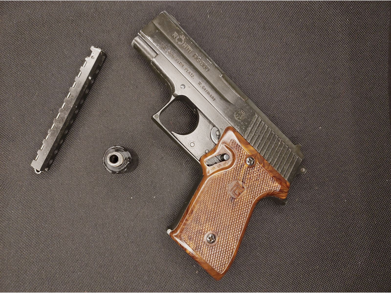 Röhm RG300 (RG 300) Schreckschuss Pistole Kal. 6mm Flobert (PTB 327)