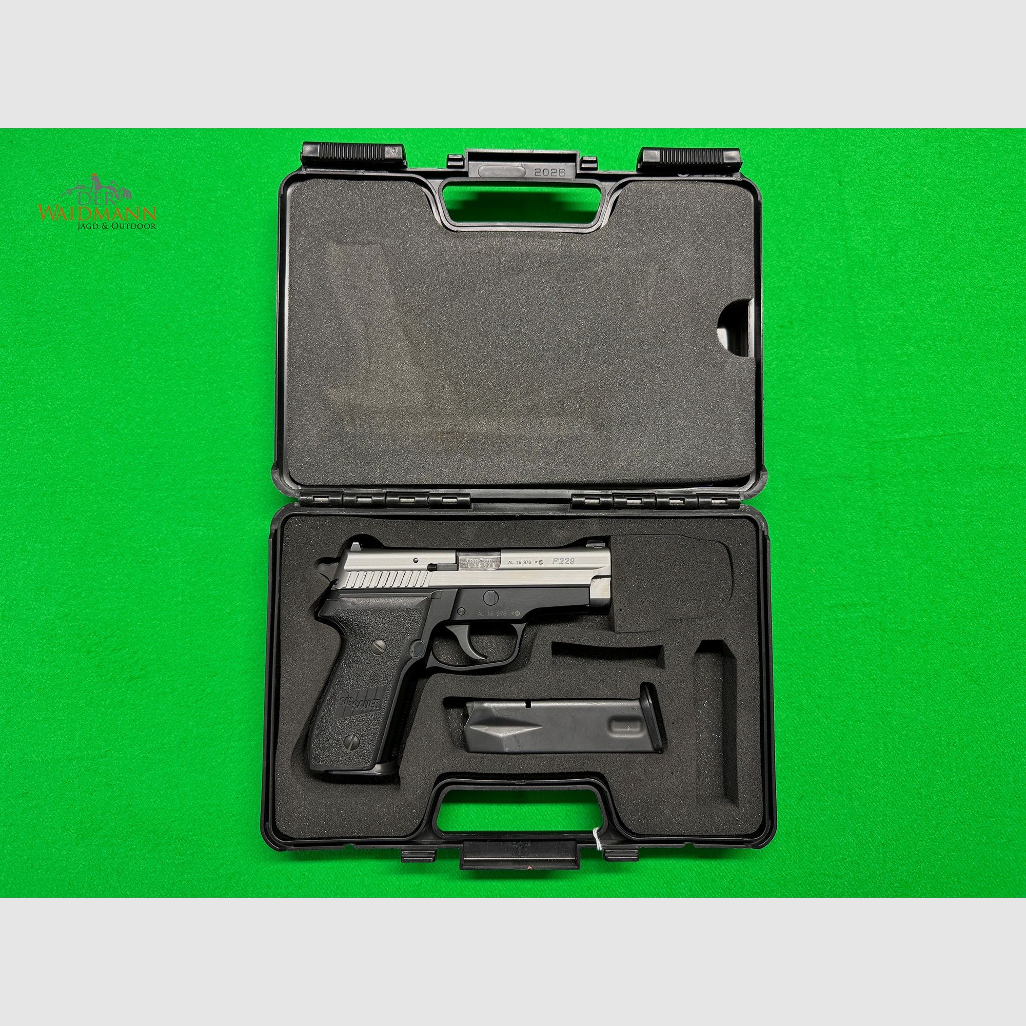 Sig Sauer P229 pistol 9mm x 19 including case
