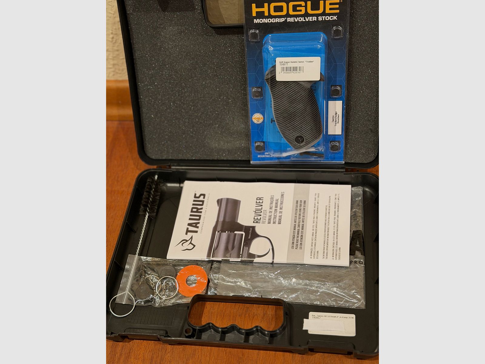 TAURUS TRACKER 627 4“ m. Komp. nuevo - no disparado con accesorios