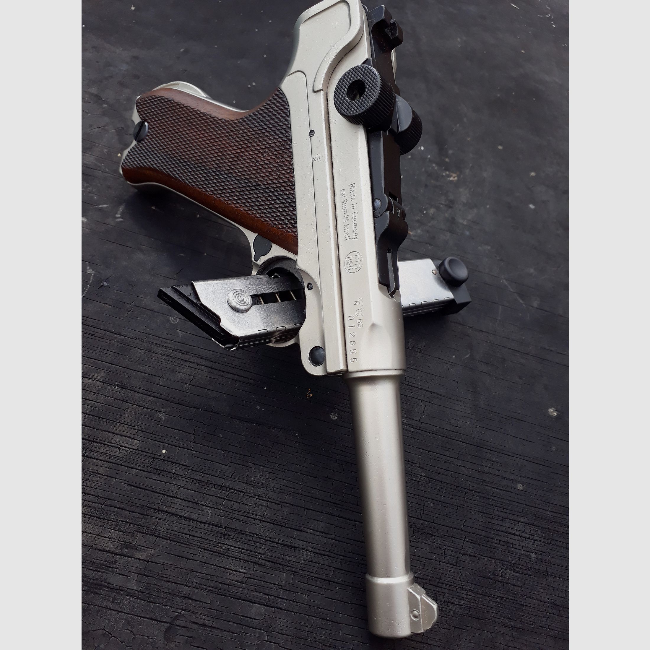ME Modell P08 Parabellum Nickel, raro.