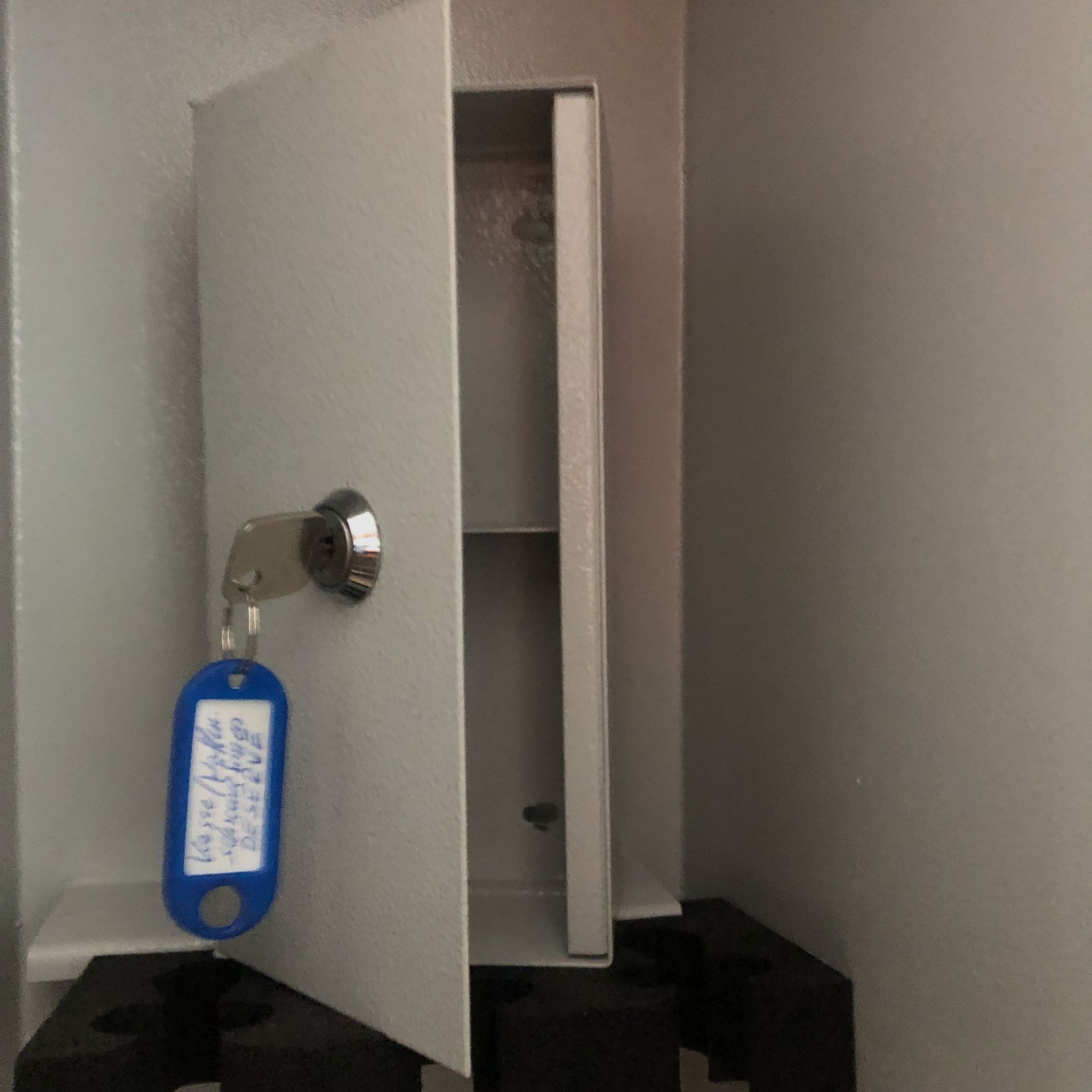 Armoire à armes pour jusqu'à trois armes longues