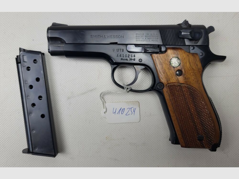 Smith & Wesson 39-2, image 2 of 6