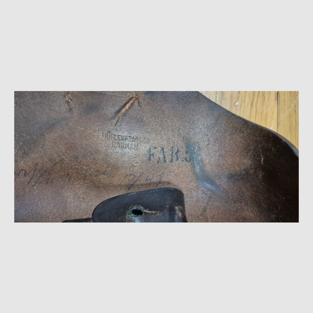 Bardzo ładne etui na pistolet Luger P08 długi zwany artyleryjskim – Wykonane przez MÜLHENFELD & CO w BARMEN w 1915 roku – Etui 1. typu w komplecie z narzędziami – Bardzo ładna skóra w TBE i miękka – Nadal brązowa (rzadka) – Nominatywne i przypisane do F.A.R 58 – Wczesny i wspaniały egzemplarz w TBE++FAR, zdjęcie 4 z 22