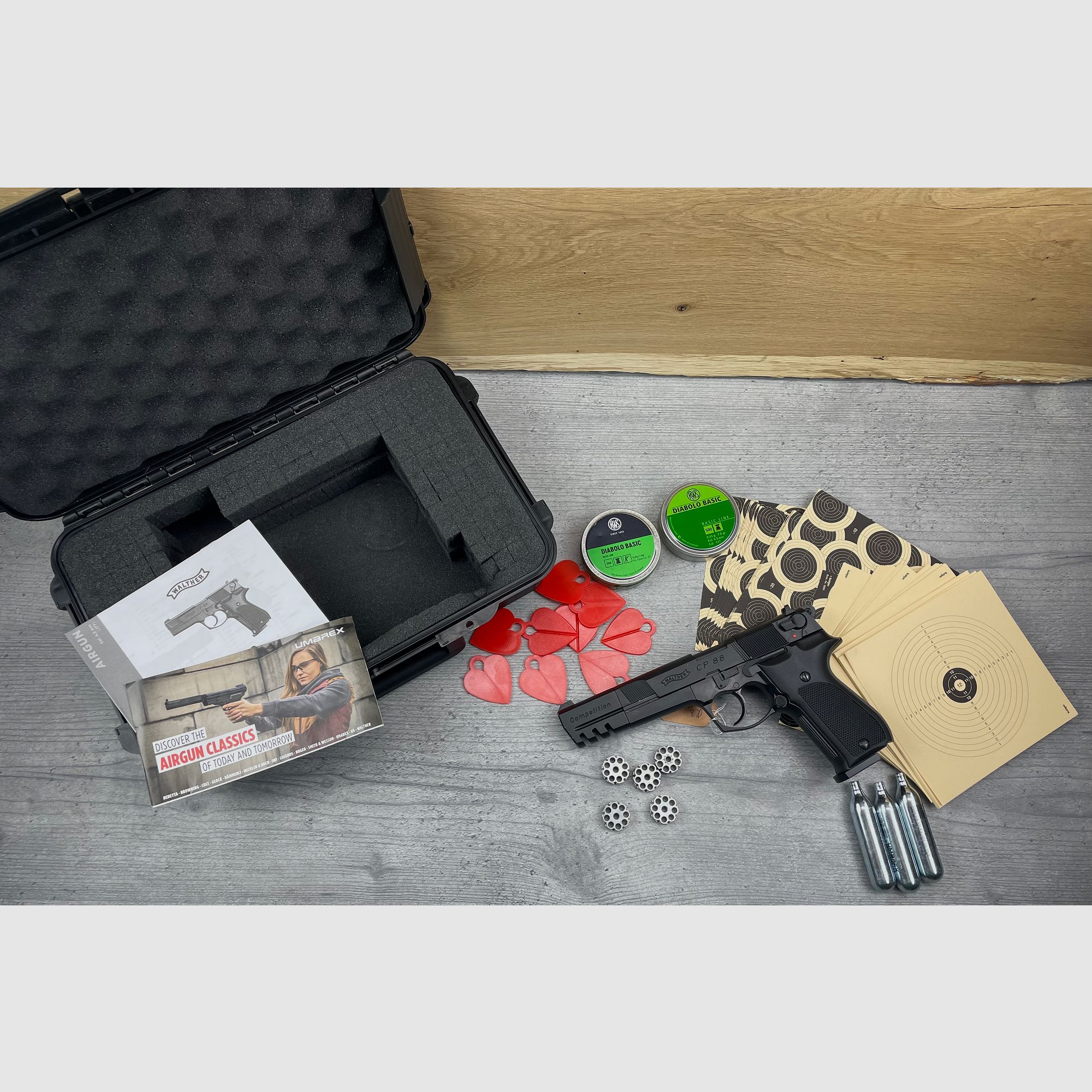 Pistola CO2 Umarex Walther CP88 4,5mm Diabolo + 3 cartucce, munizioni, schede di tiro e grande valigia