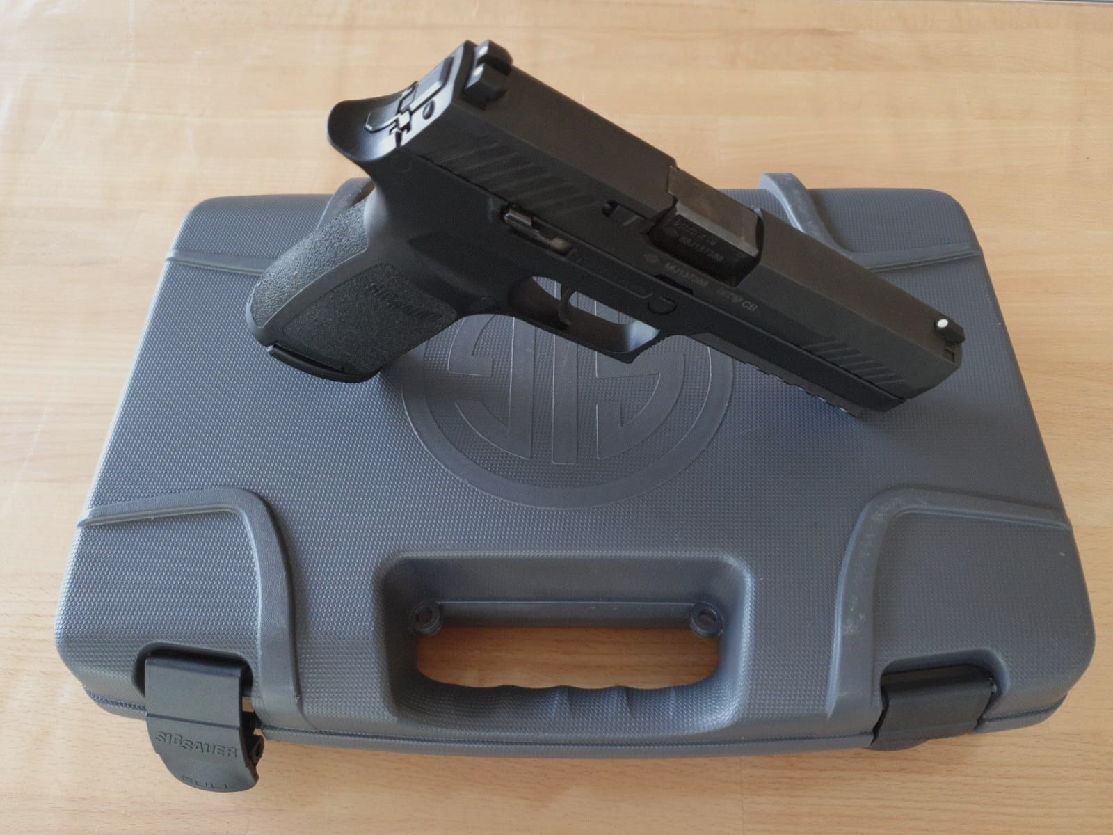 Sig Sauer P320 9mm Fullsize con maletín en estado cuidado