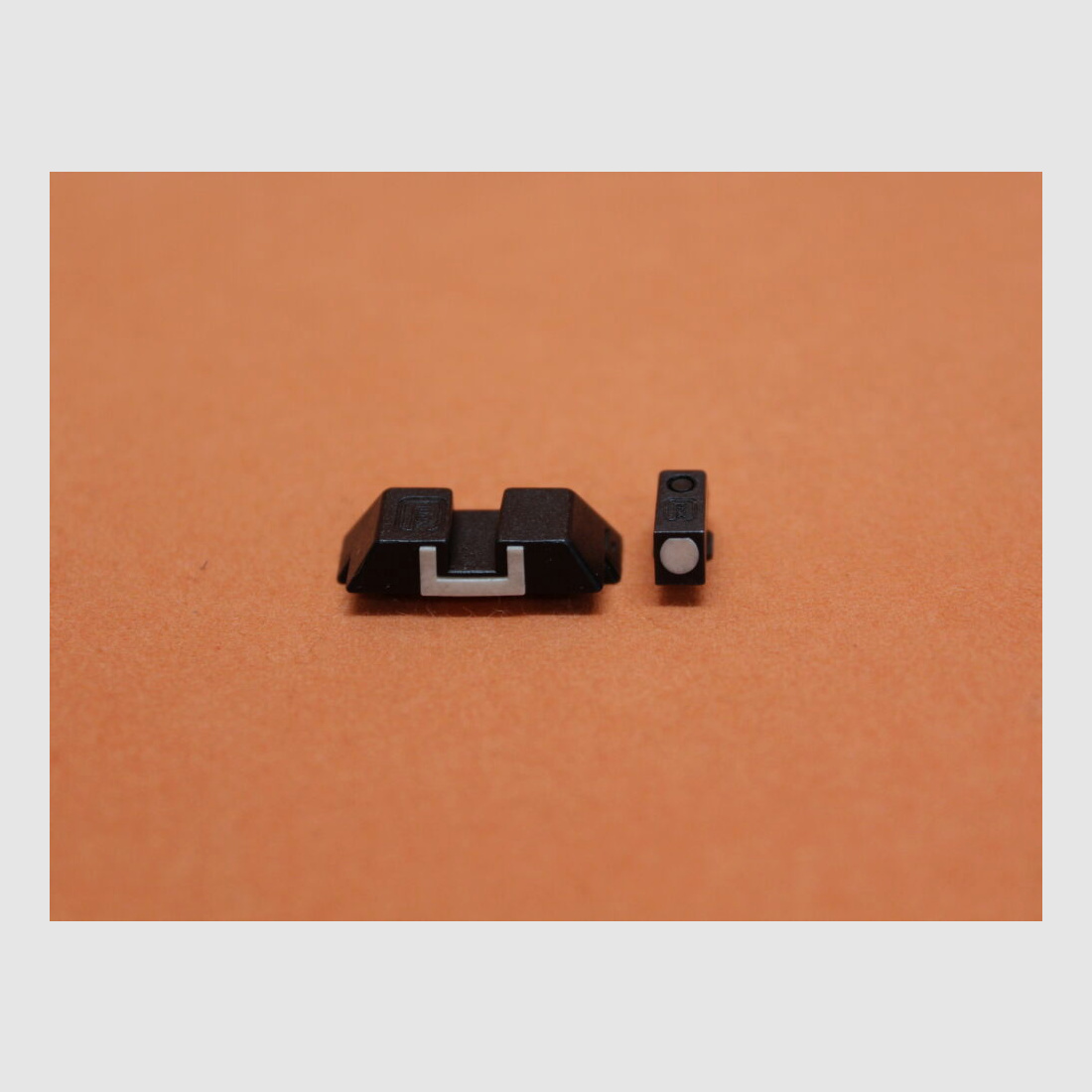Glock Glock (-Gen4): Steel sights fixed contrast rear sight/front sight (6.1mm)