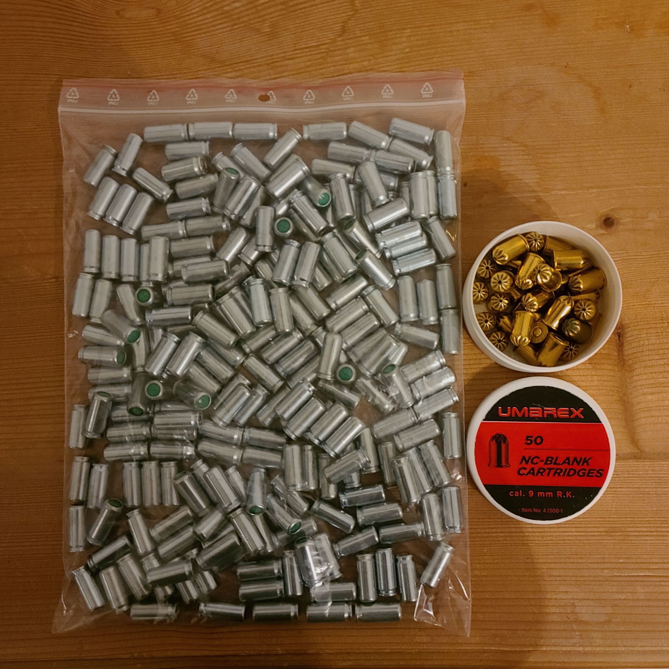 Blank pistols 2 pieces with blank cartridges also revolvers