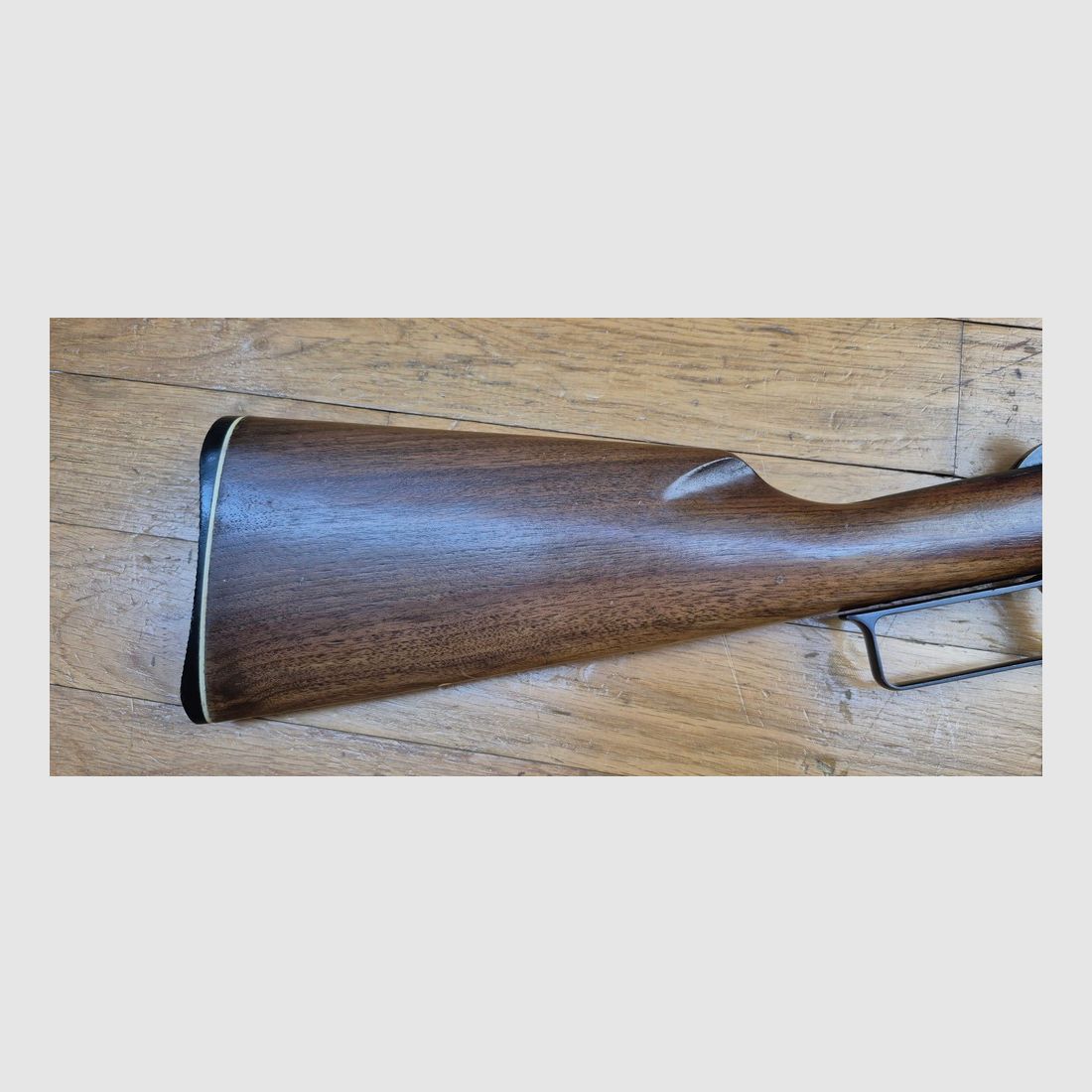 Belle carabine à levier sous garde Marlin modèle 1894 – Arme de 1971 – Cal .44Mag – En 10+1 coups – Bon bois en noyer américain avec plaque de couche maison – Mécanique ultra fluide – Canon de 51 cm splendide – Une arme de tir universelle en BE+/TBE, image 24 sur 30