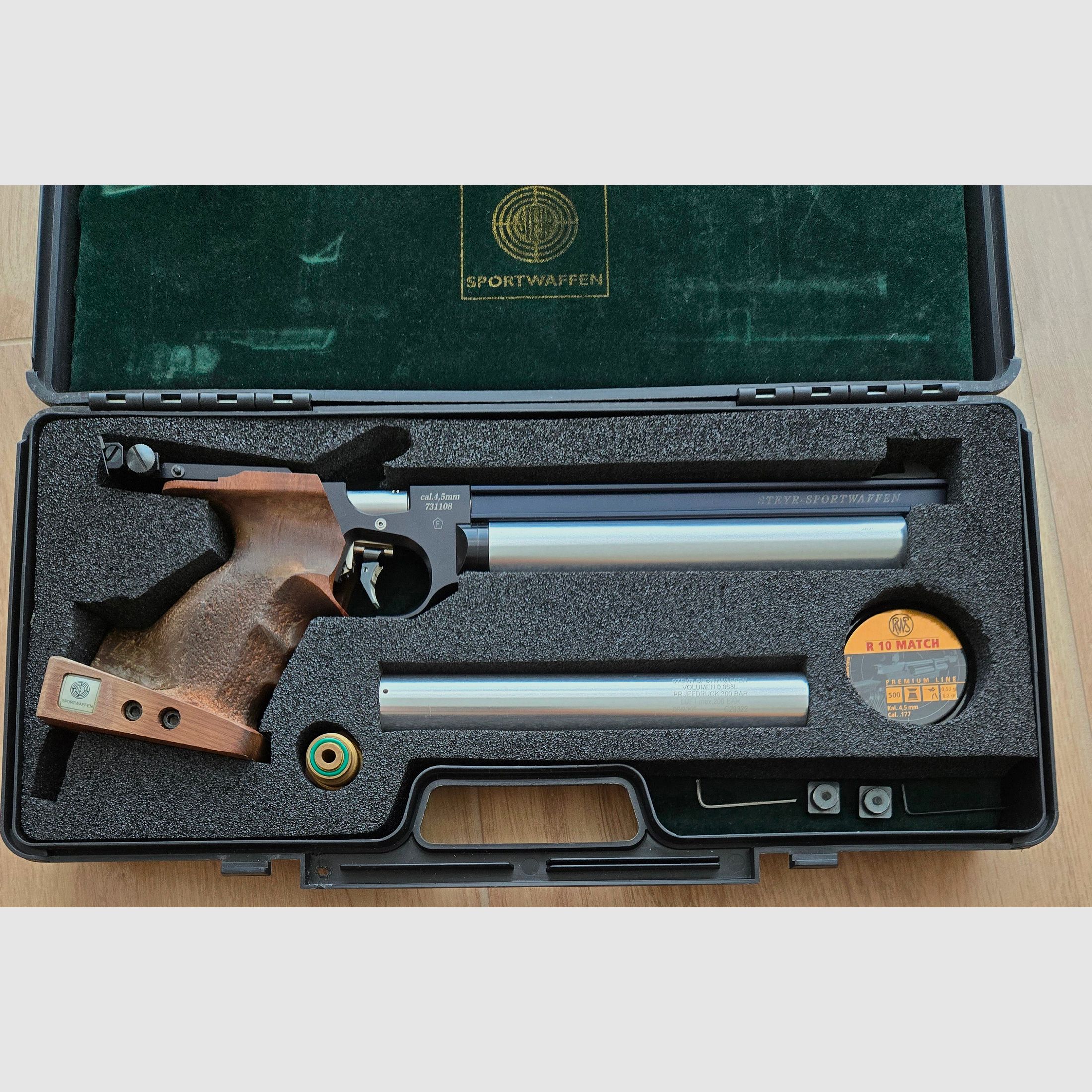 Match-Luftpistole STEYR LP 10 mit 2 Kartuschen, Adapter, Koffer, Werkzeug