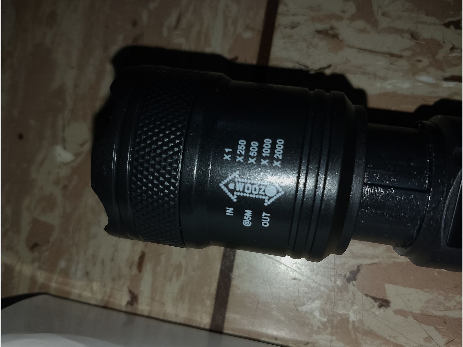 Flashlight Taschenlampe Zoom Strobo funktion Akkustand digital aufladen USB Helligkeit regelbar 