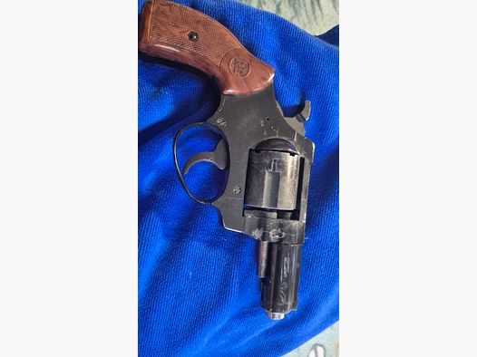 REVOLVER AUS NACHLASS 9 mm