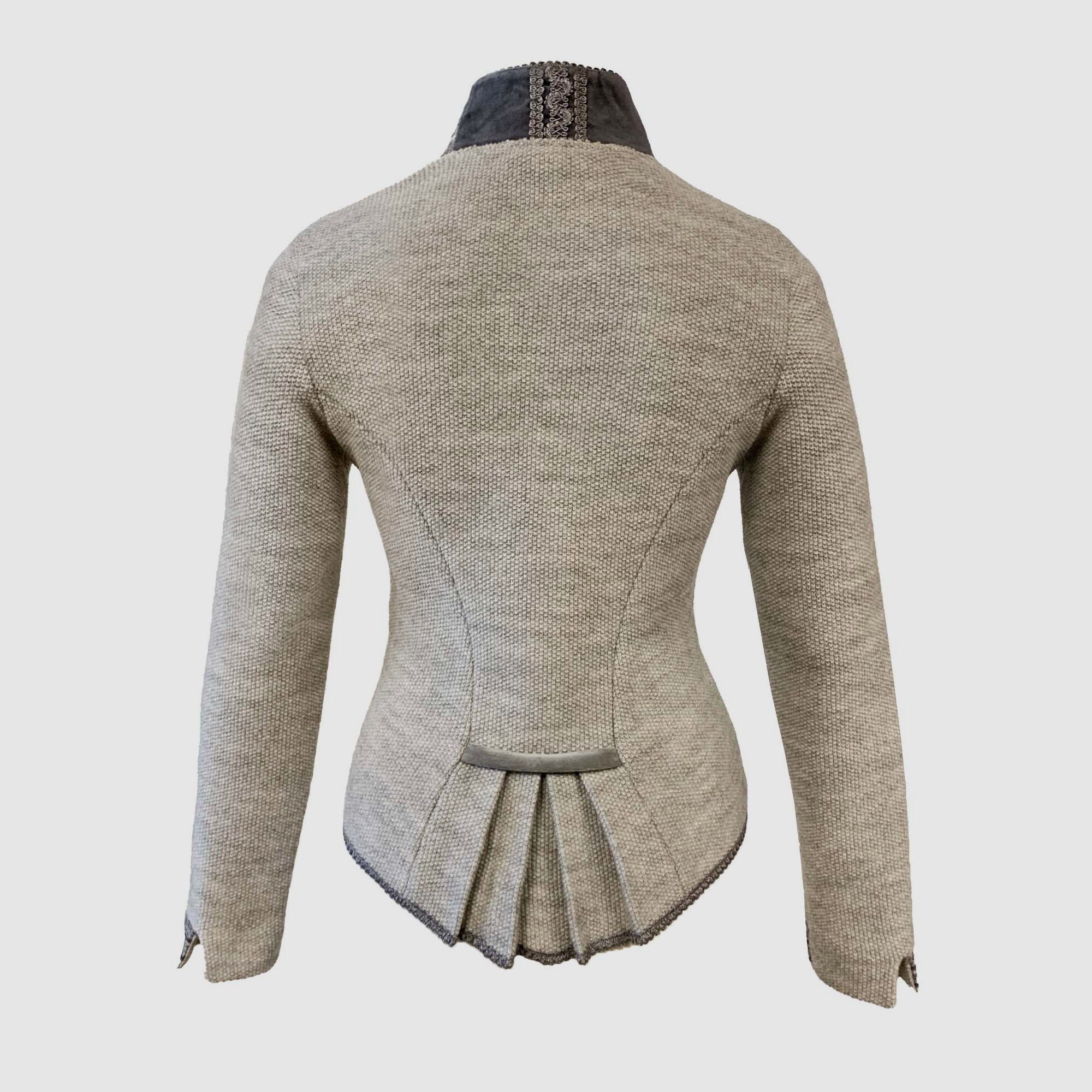 Litzlfelder Strickjacke mit edlem Kragen in silber