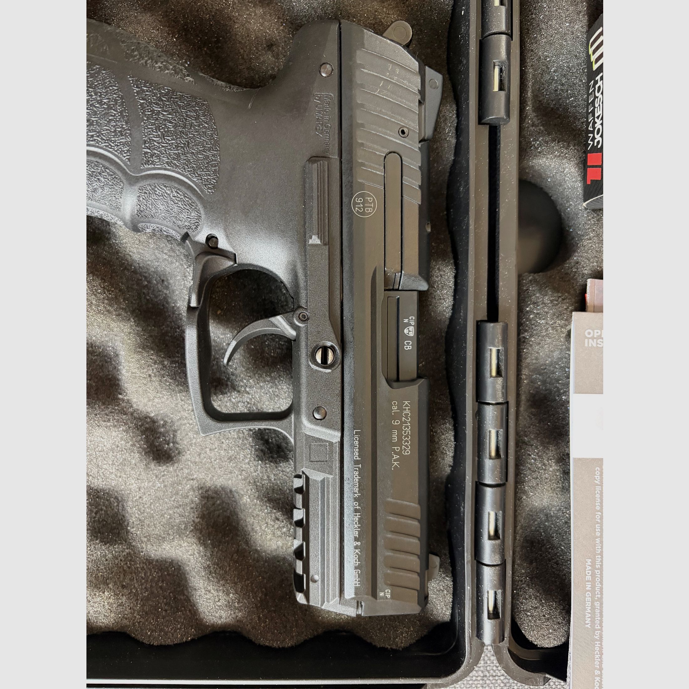 Heckler und Koch P30 mit 100 Schuss Platzpatronen 