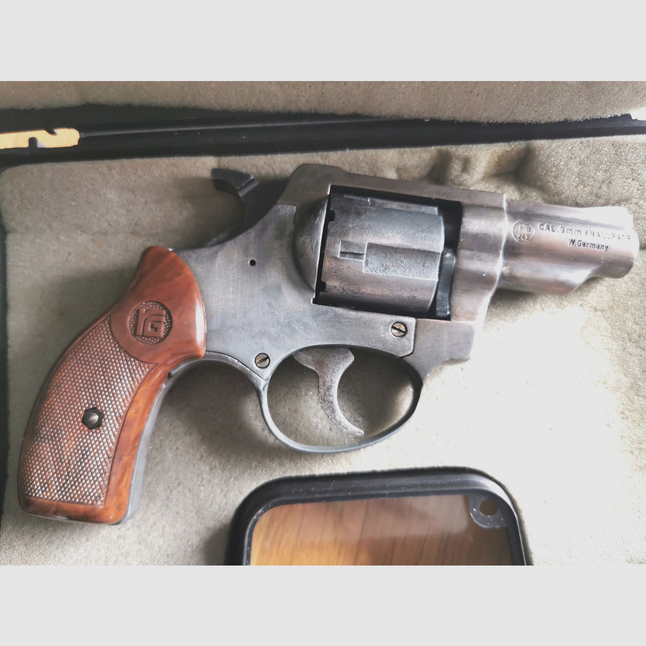 Röhm RG 79 Uralt mit PtB ,Galvanisch veredelt Optisch Altsilber sollte nicht mehr anlaufen, 9mm RK frei ab 18 Jahre !