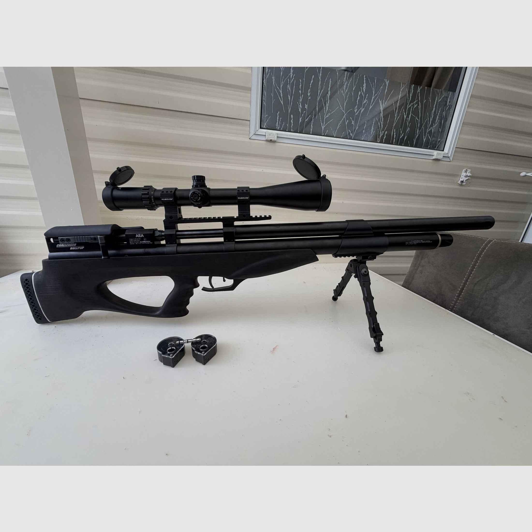 AEA Challenger Cal. 50 F-luchtgeweer met richtkijker Optiek 10-40x56 en tactical bipod