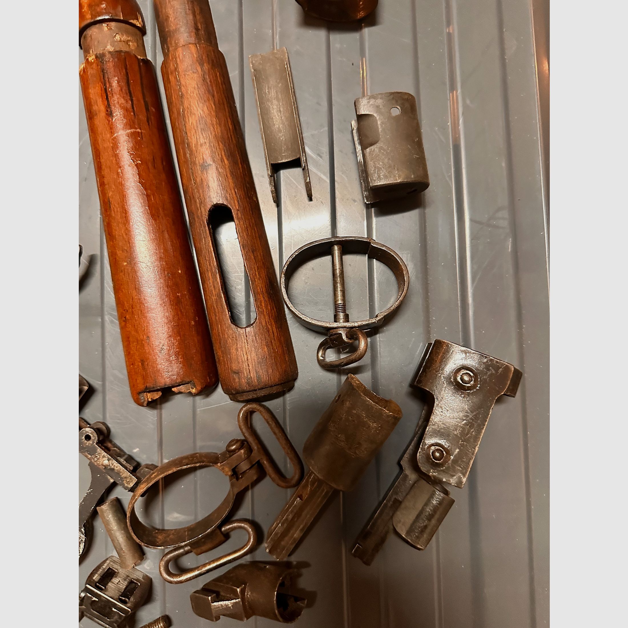 Beschläge Gewehr alt Handschutz Abzug Visier 
